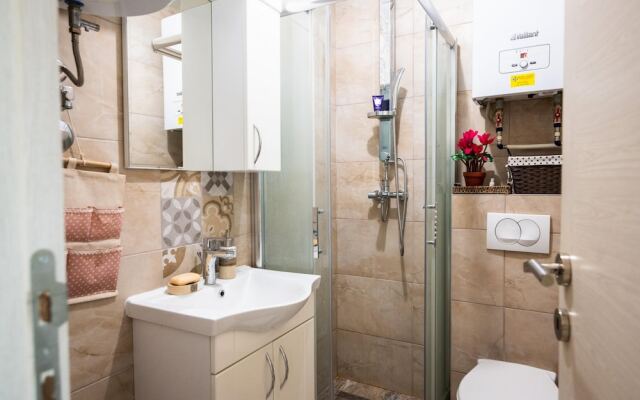 Design Studio Apartment Near the Center