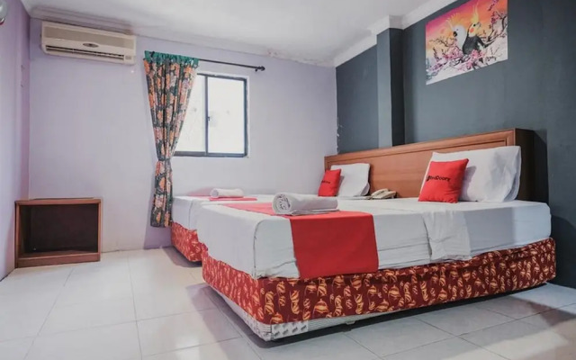 RedDoorz near Nagoya Hill Mall Batam 5
