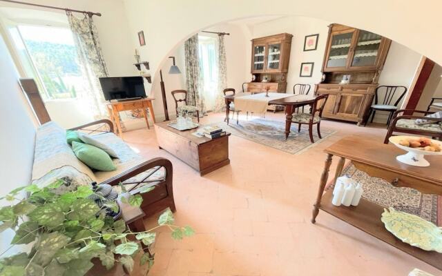 Adam House - Beautiful exc Pool - Sleeps 8