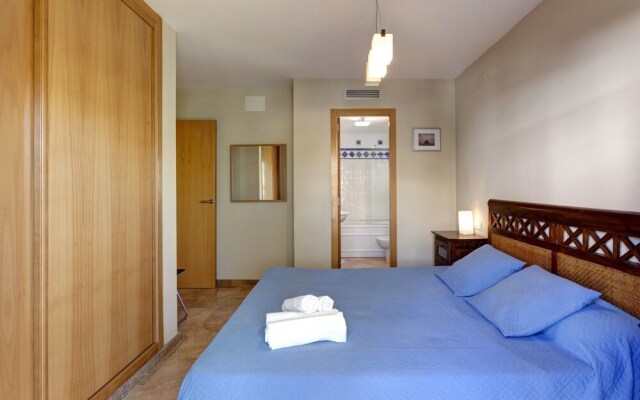 Residencial El Castell Apartment