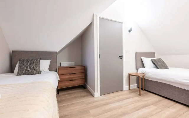 Luxurious 2 Bed Central Cardiff Free EV Charge