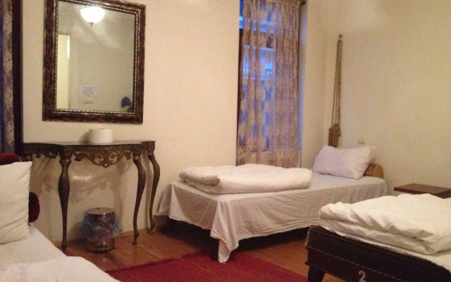 Chambers Of The Boheme - Hostel