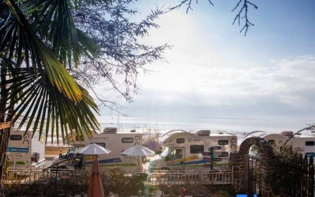Yiren Waterfront Holiday Courtyard