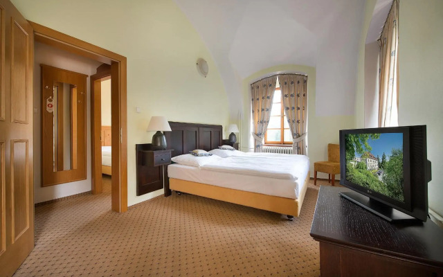 Maximilian Lifestyle Resort