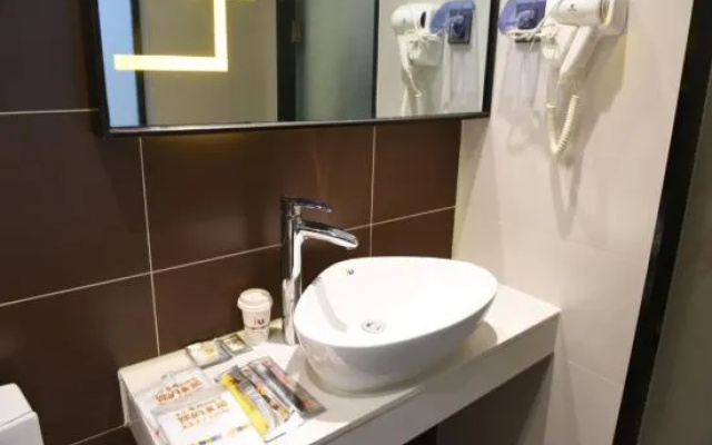 IU Hotel (Xi'an Bell and Drum Tower Huimin Street Store) – Bathroom – Xi'an