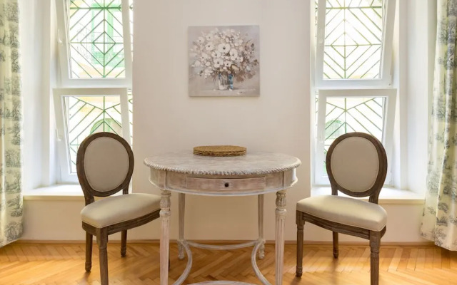 Vintage Style Apartment