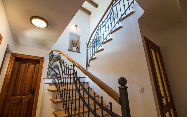 Stunning Home in Icici With Sauna, Wifi and 4 Bedrooms