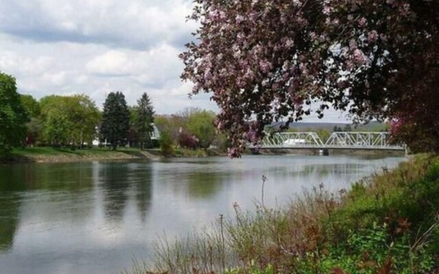 Victorian Loft B & B