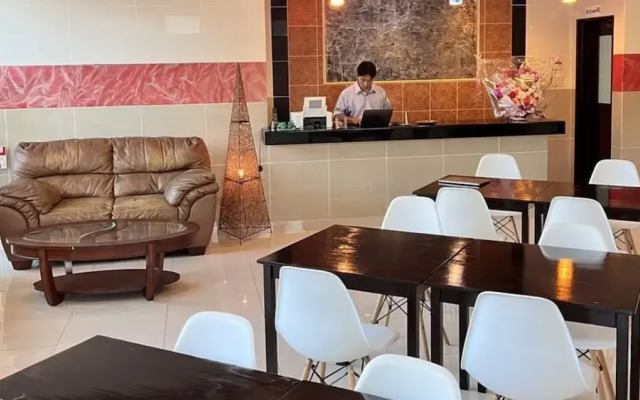 Hundred Days Hotel