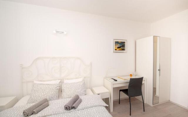 Sea Pearl Residence - Top beachfront location apartments in Bol centre