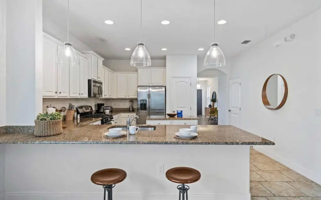 4131 Oaktree Drive