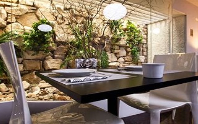 Victor Hotel