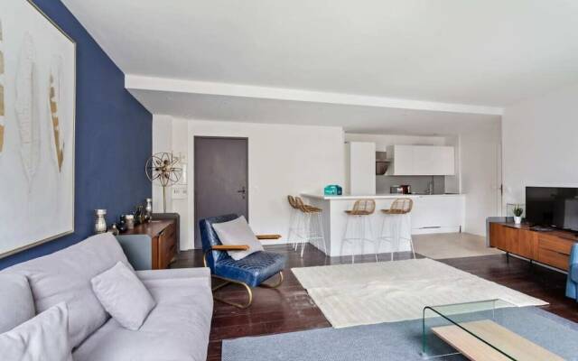 Modern Cosy 1-Bed Apartment Sleeps 6, in Paris