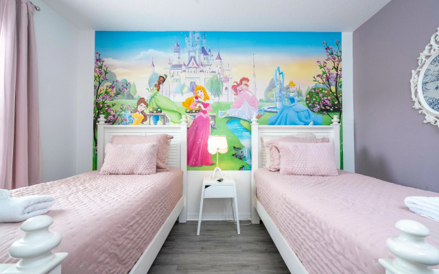 4 Bedrooms Close to Disney