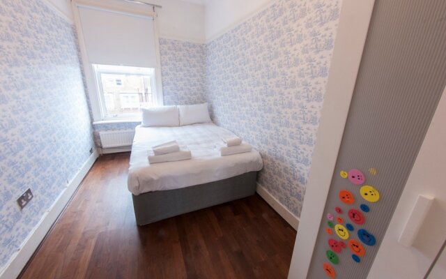 Spacious 2 Bedroom Flat in Queens Park - Sleeps 6