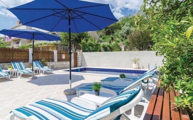 Nice Home in Mokosica With Wifi and 6 Bedrooms