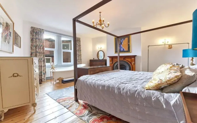Host Stay Peacock House