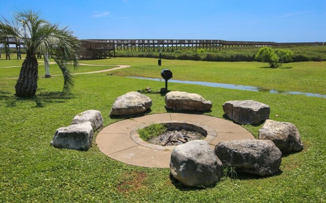 Pointe West 301-beachfront Views