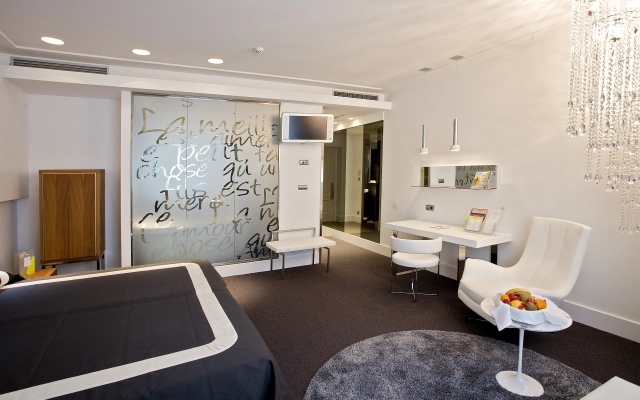 Carlton Hotel