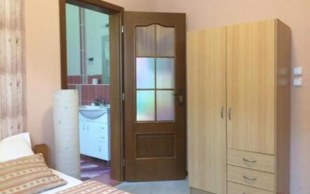 Villa Homestay Nad Helmrovkou