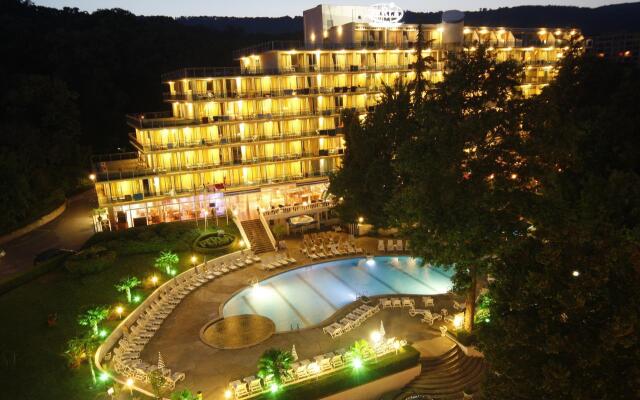 Nikea Park Hotel