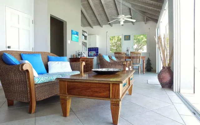 Beach House Younes by Island Properties Online