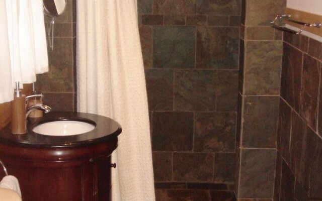 Kicking Horse Kabins