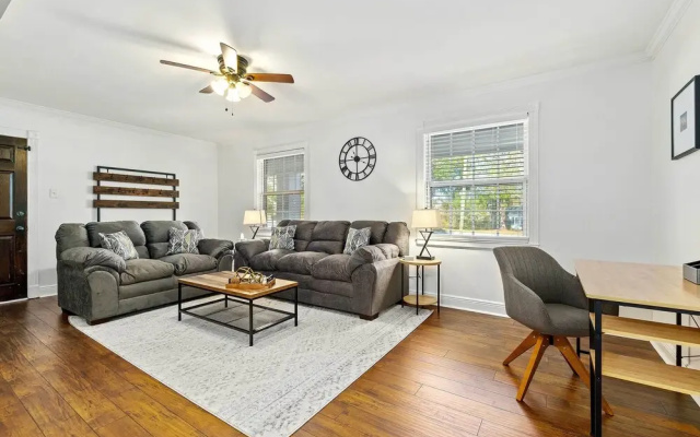 Pet-friendly Mobile Condo ~ 4 Mi to Downtown!