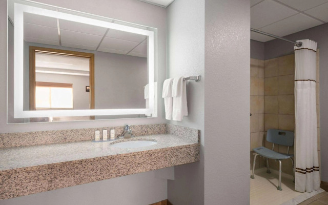 AmericInn by Wyndham Woodstock IL