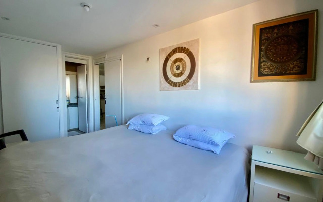 Apartamento vista mar, 2 Suítes, WC Social,2 vagas