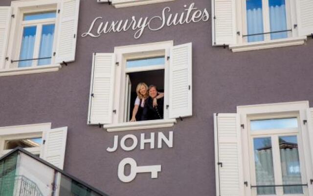 John Luxury Suites