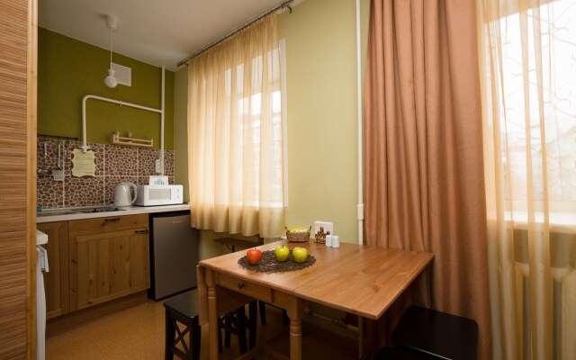 Etazhi 11. Engel'sa – Lunacharskogo – Malysheva – Gogolja - Voevodina