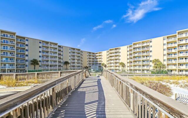 Holiday Surf & Racquet 402 2 Bedroom Condo by RedAwning