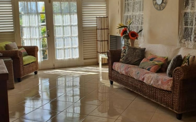 Beautiful Apartment Across The Road From The Beach