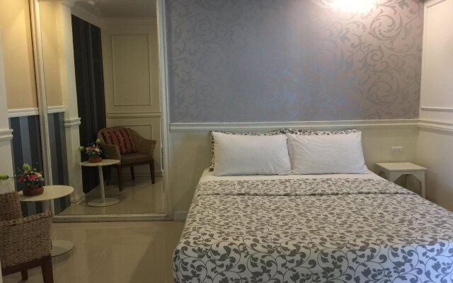 Oyo 1117 Phuket Airport Suites