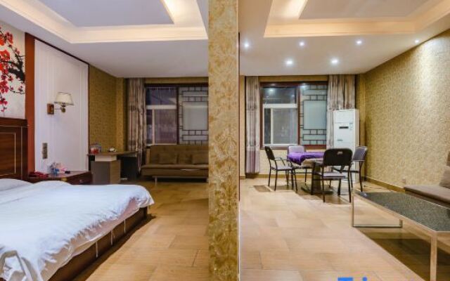 Xianglong Business Hotel (Xinyang Railway Station Tianrun Plaza)