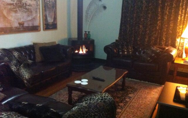 Pitstop Lodge Bed & Breakfast and Guesthouse