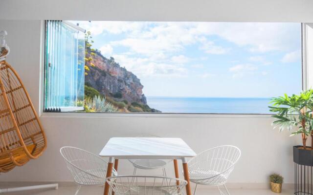 Sesimbra Beach House by Saudade