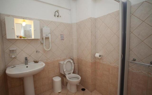 Dafnis Studios & Apartments