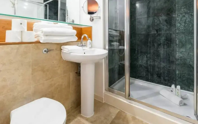 Contemporary 2 bed 2 Bath Islington Apartment