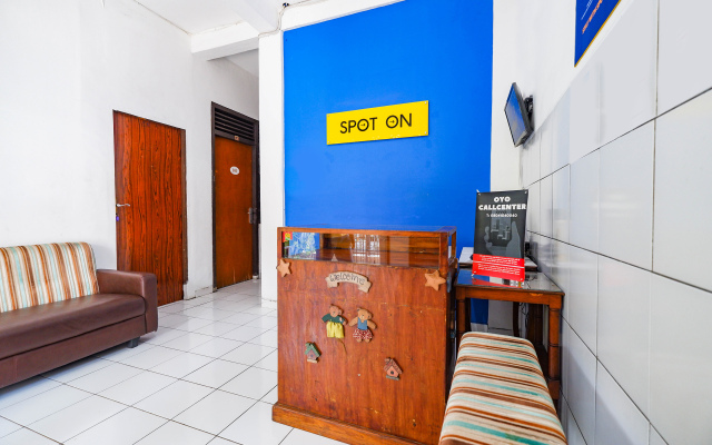 SPOT ON 1942 Asia Residence