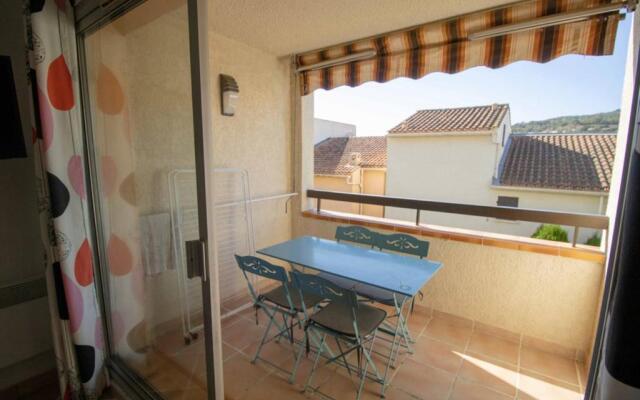 NICE 25 m BRIGHT with BALCONY and POOL