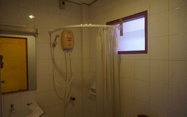 Ban Elephant Blanc Apartment