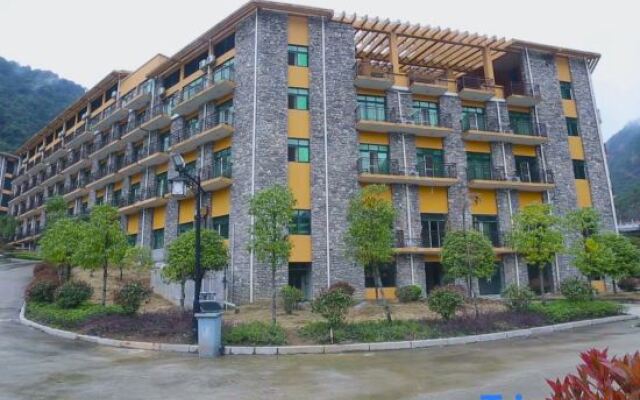 Wolong International Hotel
