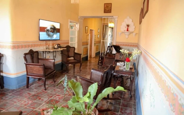 Sombrilla ft Mansion Cantero - Adults Only