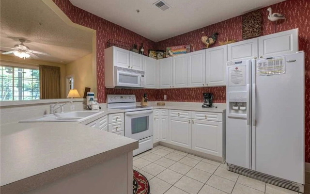 Exclusive Greenbriar Condo W/ Golf & Beach Shuttle Condo