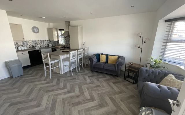 Beautiful 2 Bedroom House, Seasisde Location