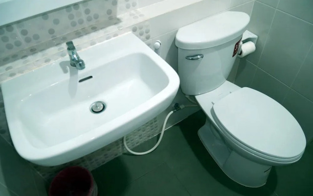 Bann Romyen Klang Dong
