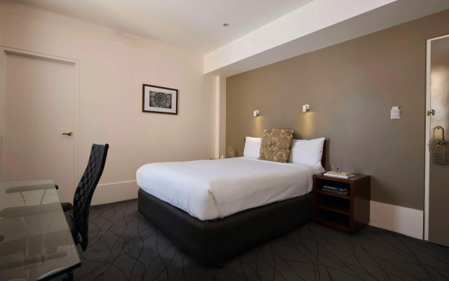 The Victoria Hotel Melbourne - Image 6