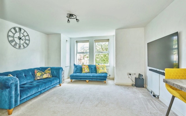 Charming 2-bedroom Flat in South Croydon